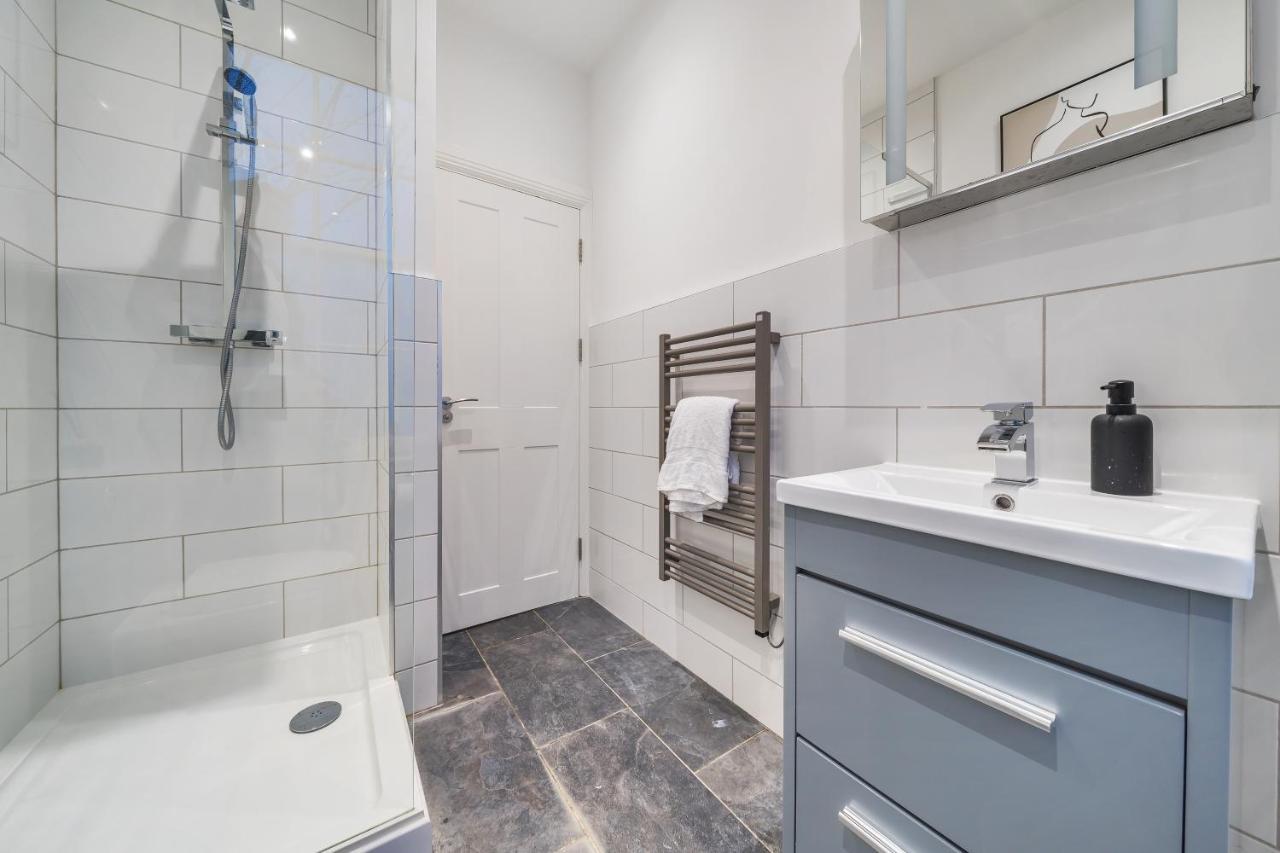 Modern, City Centre -2 Bedroom Apartments Ридинг Экстерьер фото
