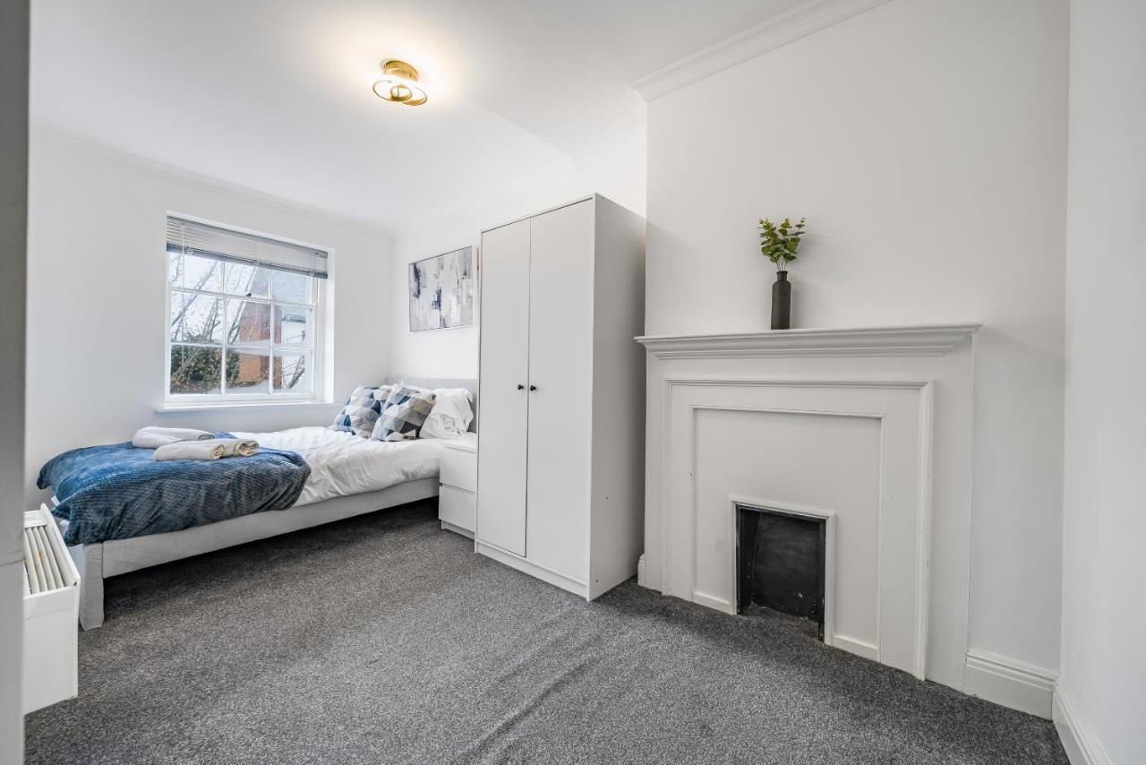 Modern, City Centre -2 Bedroom Apartments Ридинг Экстерьер фото