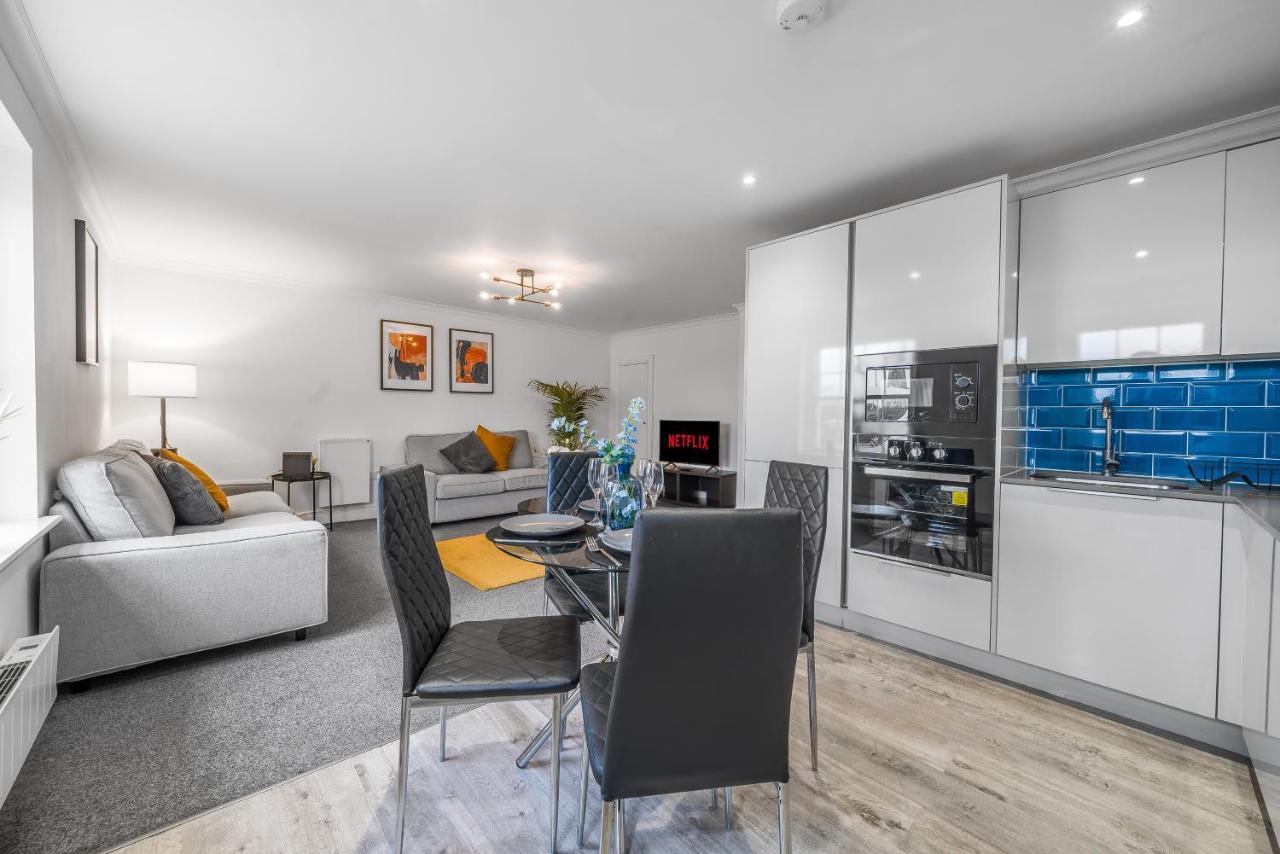 Modern, City Centre -2 Bedroom Apartments Ридинг Экстерьер фото