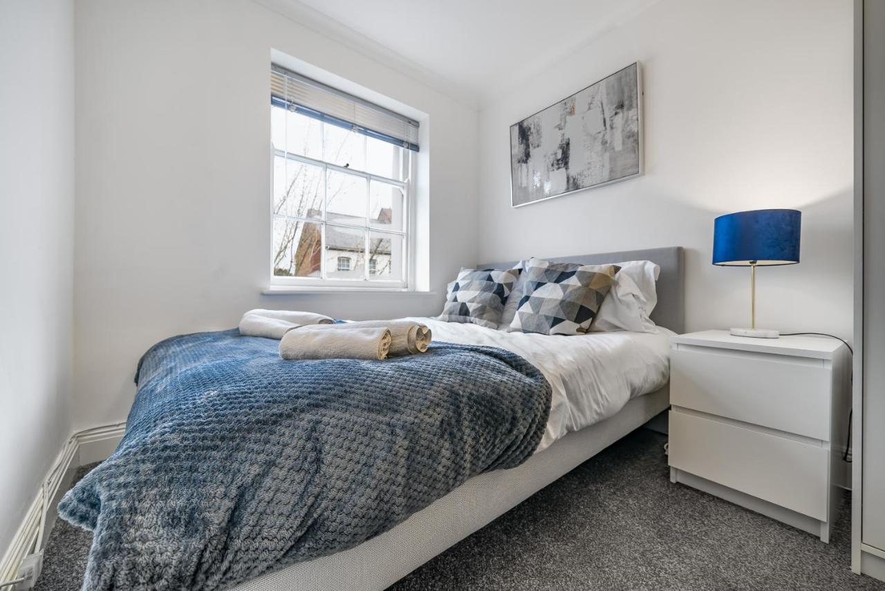 Modern, City Centre -2 Bedroom Apartments Ридинг Экстерьер фото